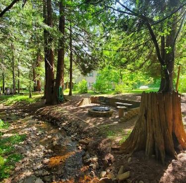 Ahrs Creek Retreat In the Timber