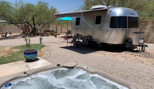 Airstream in Desert Oasis w/ HOT TUB