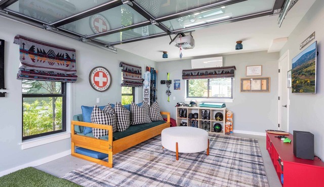Alpine House in Ketchum with Casita + Hot Tub