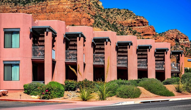 Amazing Sedona Destination! 3 Spacious Units, Pool, BBQ Facilities, Parking