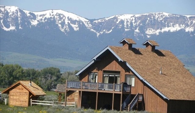 Amazing Teton Views near Yellowstone and GTNP. Hot Tub, Office, Sauna.