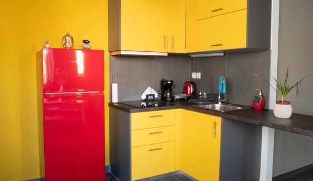An apartment in the heart of Athens near famous str Ermou and Romanian Agora.