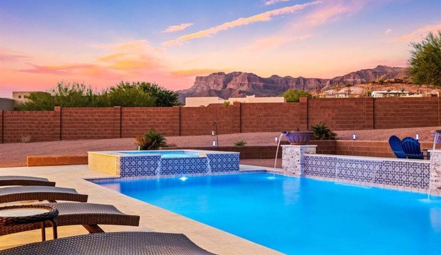 An Arrow Escape! Views, Outdoor Games, Htd Pool & Spa
