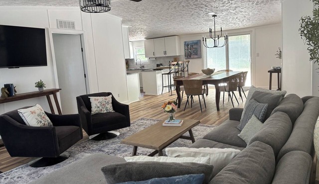 An Elevated Escape! Hills of Gallatin, Total peace and privacy.