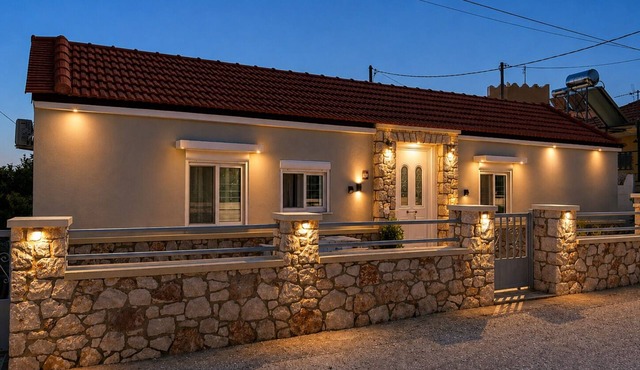 Anastasia's garden house, cozy house with garden 1 km fom the beach.