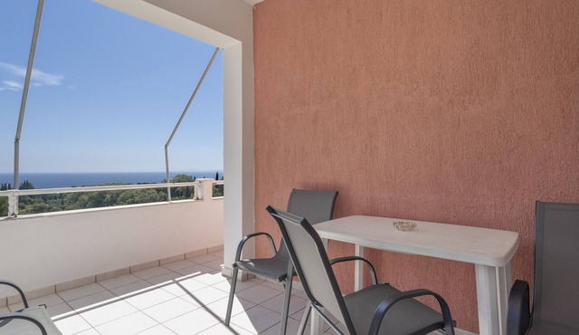 Apartment '1 Bedroom with Balcony 5' with Sea View, Wi-Fi and Air Conditioning