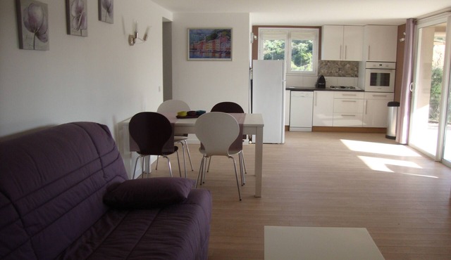 APARTMENT 2KMS FROM THE BEACH IN A PRIVATE ESTATE