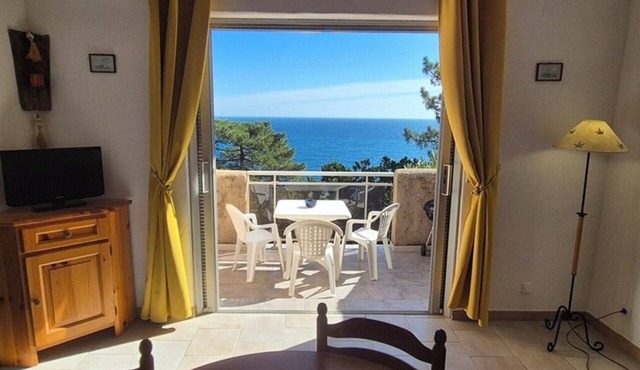 Apartment 3 people with panoramic sea view in quiet residence