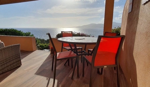 APARTMENT 72 m2 EXCEPTIONAL SEA VIEW and 10 minutes walk from the sea