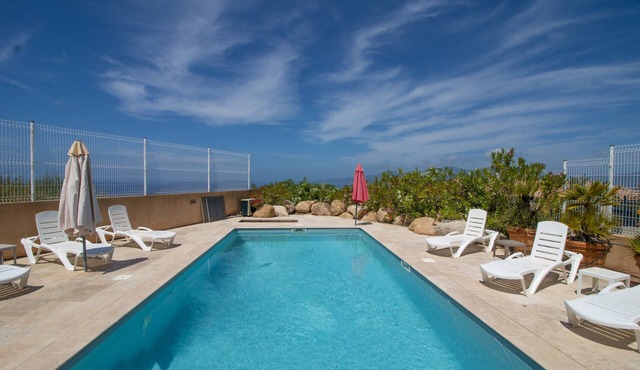 Apartment 'Bel Neuf, Climatisé' with Sea View, Shared Pool and Wi-Fi