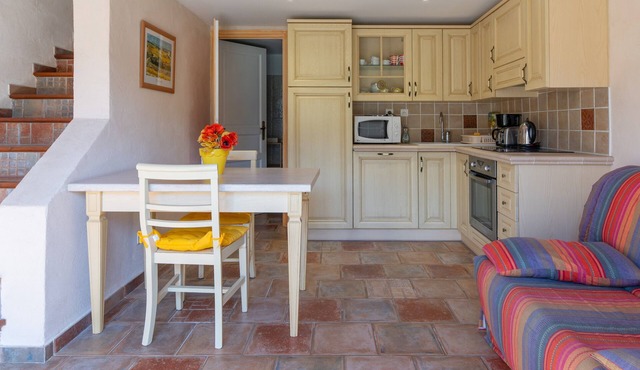Apartment 'De Charme Dans Une Bergerie' with Shared Pool, Wi-Fi and Air Conditioning