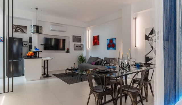 Apartment 'Olympia Loft Gallery' with Sea View, Wi-Fi and Air Conditioning