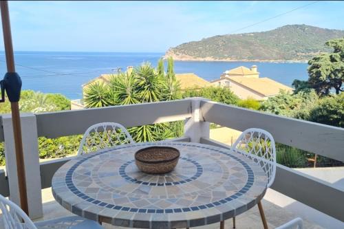 Apartment with balcony and 360 sea view