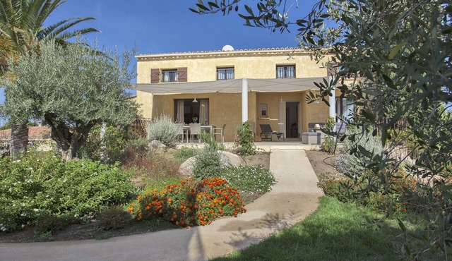Appartement de vacances Arbousier à Calvi piscine chauffée partagée bbq