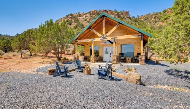 Apple Valley Cabin w/Views, Dogs Welcome