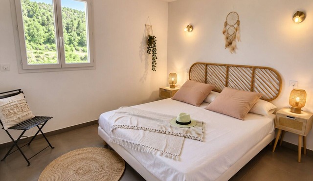 Apt f3 breathtaking sea and mountain views