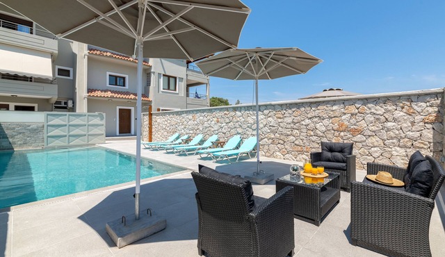 Artemis PoolFront Suite