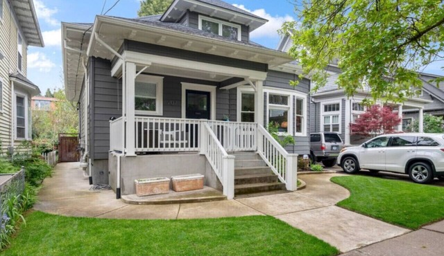 Artistic Craftsman Style Home Downstairs Apartment