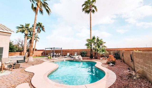 Avondale Pool Amazing Backyard Perfect for working crews and mid term stays