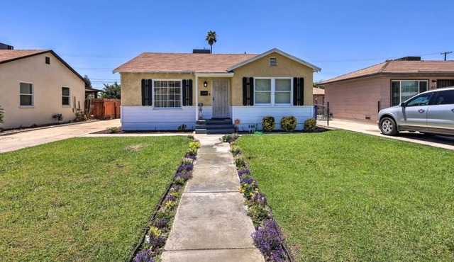 Bakersfield City Home w Patio and Garden