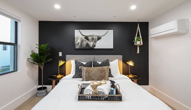 Be in the Heart Of Chandler, Walking Distance to Golf, Shops, Resturants, & More