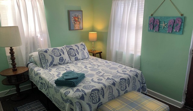 Beach Side Studio #1 - Pet Friendly, WiFi, Off-Street Parking, Large Smart TV