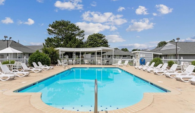 Beachside Monthly Retreat w/Pool
