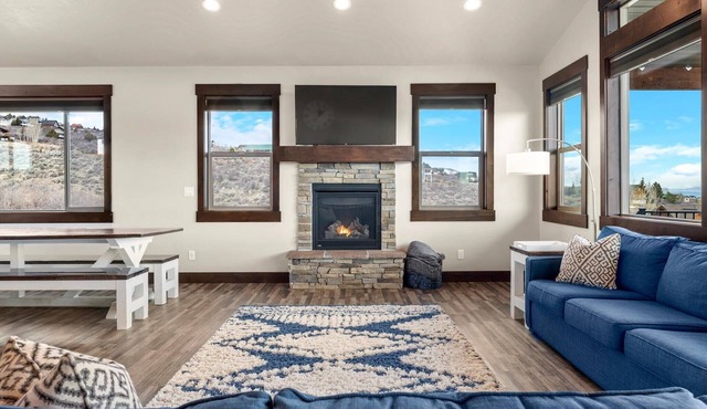Bear Lake Cabin · Sleeps 22 · Ideal Beach Resort