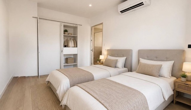 Beautiful 4-bedroom detached villa—with private pool and garage, fully equipped, near the ocean