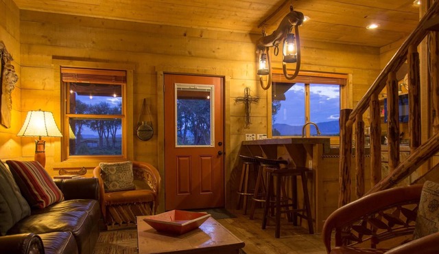 Beautiful 1 BR "Barn" Cabin - Perfect for Small Families