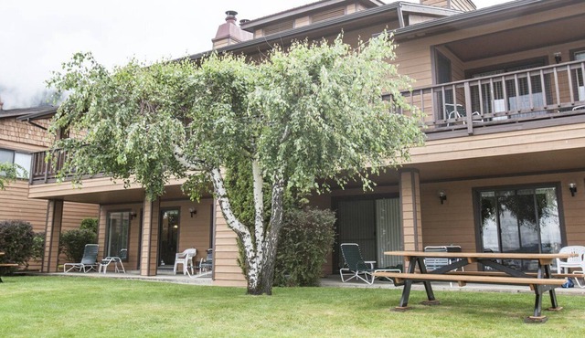 Beautiful 2 bedroom unit at resort, sleeps 8