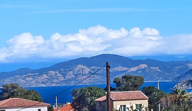 Beautiful air-conditioned apartment in l'ile rousse 15mn walk from town center and beach