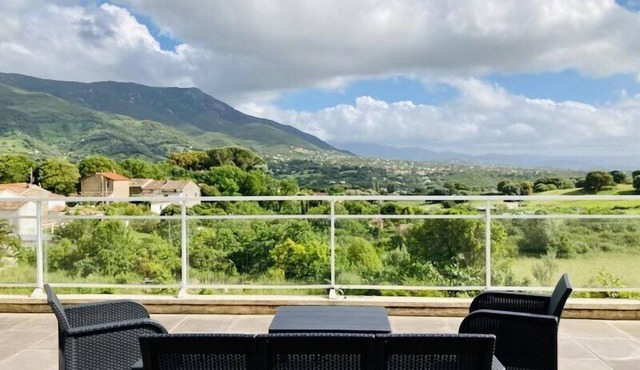 Beautiful apartment on 1st floor of a quiet villa in the countryside, near Ajaccio