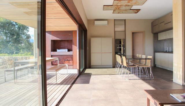 Beautiful architect-designed, contemporary villa, 4 bedrooms 8 people, with swimming pool.