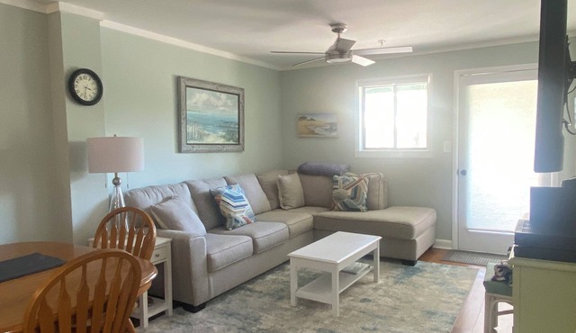Beautiful Beachside Resort-Indoor/Outdoor Pools/Tennis/Hot Tub/WIFI