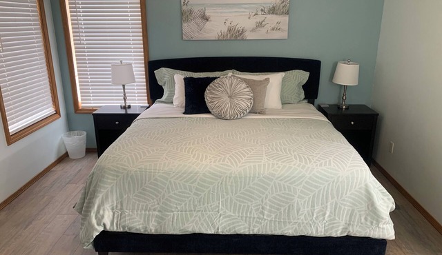 Beautiful Burley Home Sweet Home! King Bed!
