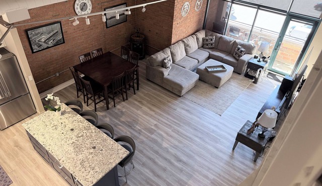 Beautiful Condo on Lake Erie Sleeps 11 8 beds