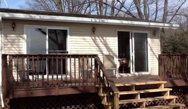 Beautiful Cottage with Private Hot Tub Overlooking Lake near Rochester, New York