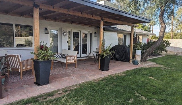 Beautiful Fully Furnished 3 Bed, 2 Bath in PRIME Scottsdale Location