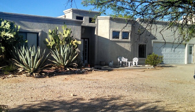 Beautiful Guest Home On 5 Acres With Excellent Moutain Views. Secure, Peaceful.