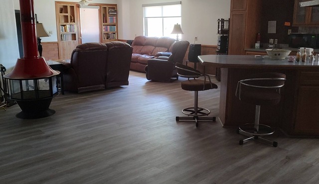 Beautiful Guest House on 20 acre ranch