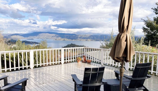 Beautiful home in Kelseyville with lake view, minutes from Wine Country
