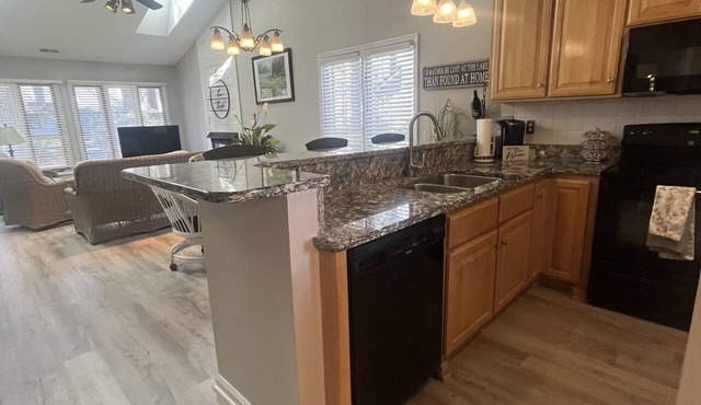 Beautiful Lakeside Condo/The Maples Golf Course On Site/Golf Haven/Near Pinehurst & Southern Pines/40 Golf courses minutes awaySleeps 9