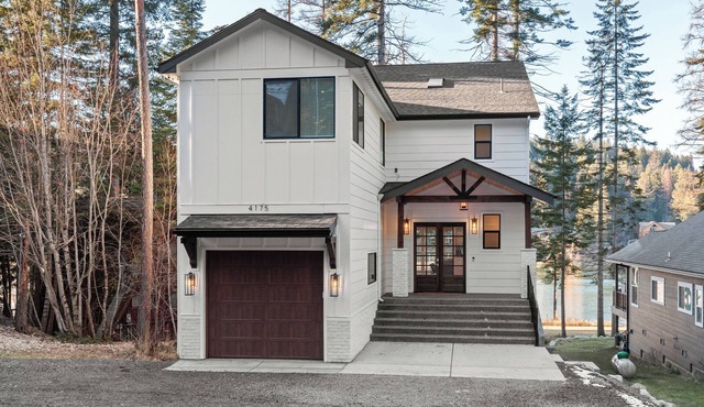 BEAUTIFUL NEW CUSTOM LAKE COUER D' D'ALENE WATERFRONT HOUSE WITH JACUZZI