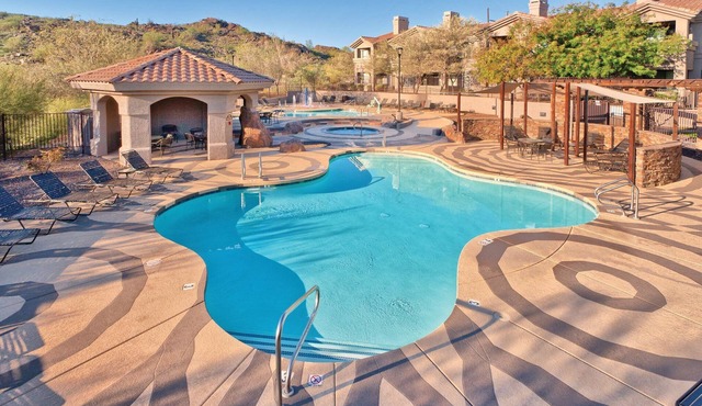 Beautiful resort in the heart of it all!