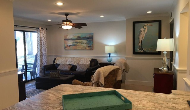 Beautiful updated 2 bed 2 bath Close to beach!