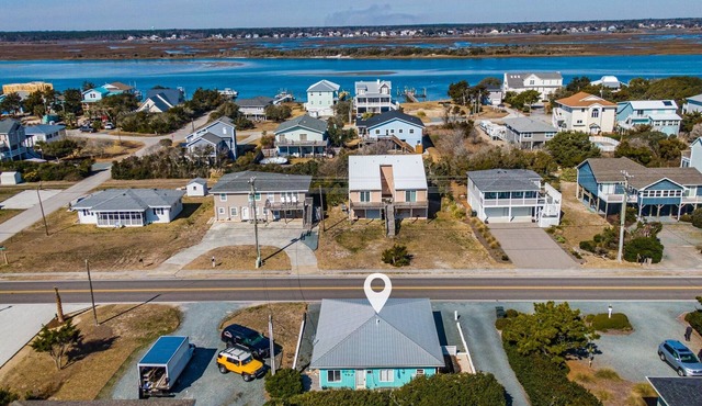 Beautiful Vintage Vibes | Ocean Views & Short Walk to the Beach!