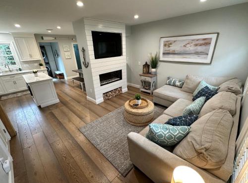 Beautifully Renovated 2 Bed 2 Bath Private Home