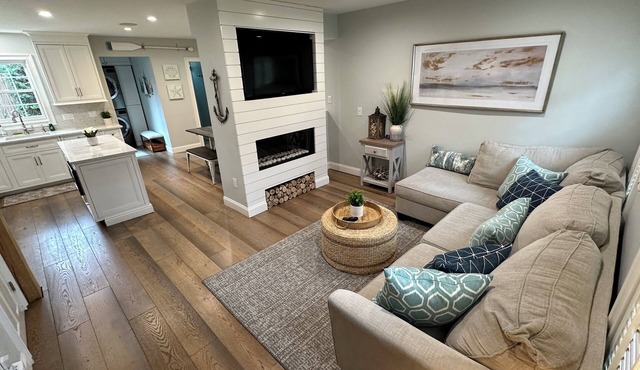 Beautifully Renovated 2 Bed 2 Bath Private Home in Downtown Newport