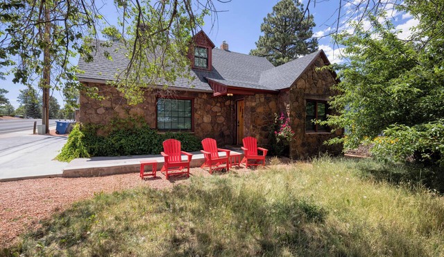 Beaver Street Trio - 3 Adjacent Homes, Fenced Yards, AC, W/D, 1G WiFi, Smart TVs